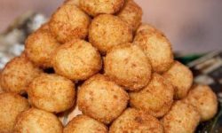 Рецепт картофельных шариков с сыром во фритюре