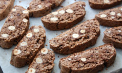 Рецепт печенья шоколадного с фундуком