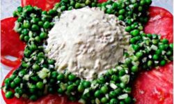 Салат с рисом и зеленым горошком «Валенсия»
