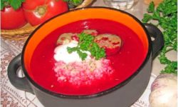 Красный суп из запеченной свеклы и томатного сока
