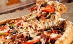 Пицца «Mushroom» с сыром, салями и сушеными грибами — подробный рецепт