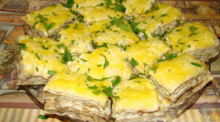 Закусочный торт из лаваша с шампиньонами и сыром