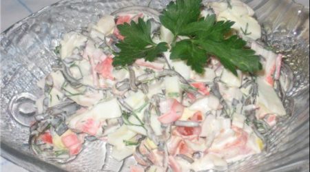 Салат «Дальневосточный» из морской капусты, морского языка и крабовых палочек